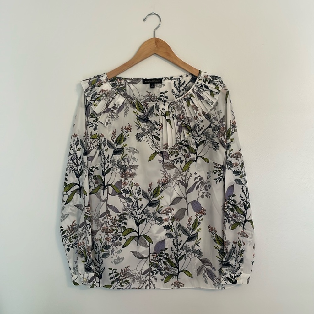 Banana Republic Ruffle Long Sleeved Blouse